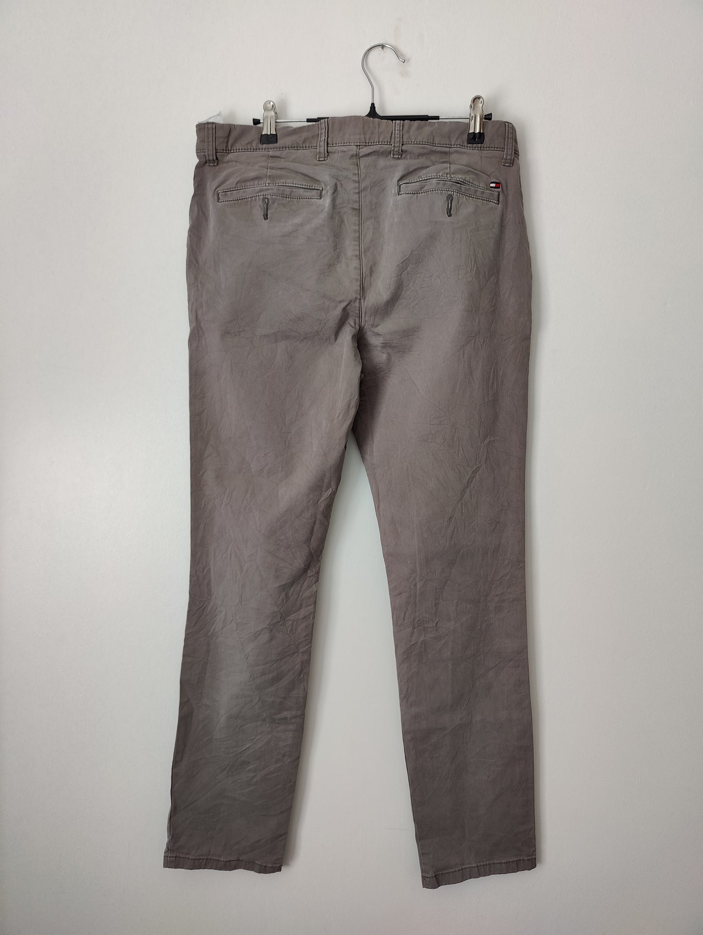 PANTALON TOMMY HILFIGER GRIS