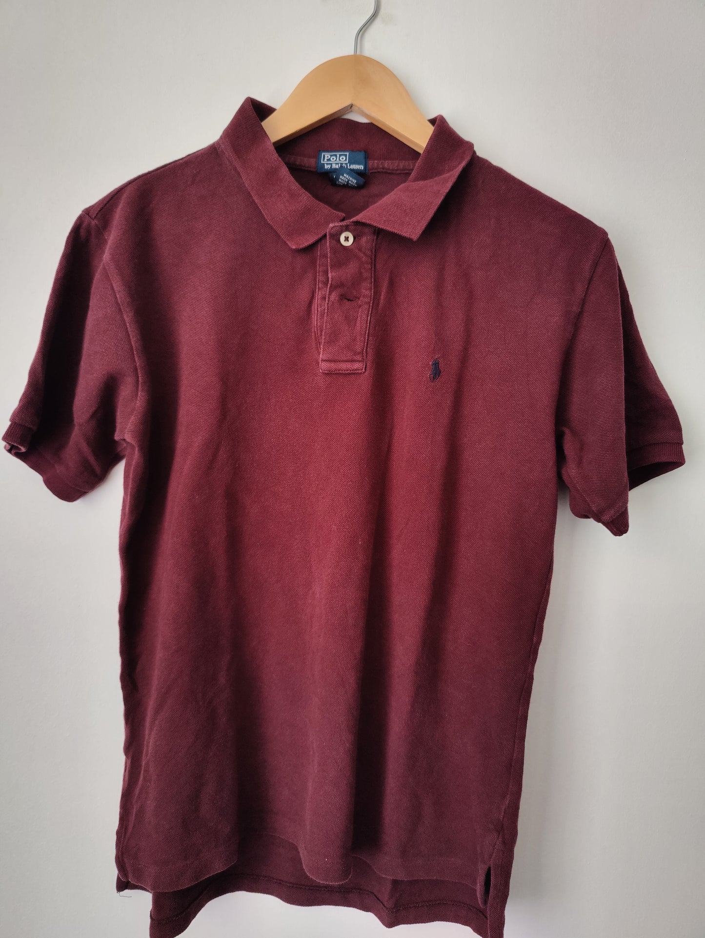 CAMISETA PEQUEÑA RALPH LAUREN ROJO VINO.